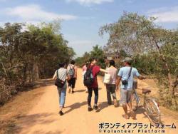 学校まで歩いている途中 ぼらぷらカンボジア 教育ボランティア