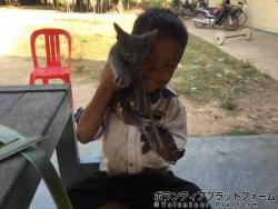 いつも教室に猫を連れて来る ぼらぷらカンボジア 教育ボランティア