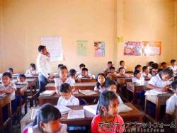 小学校で学ぶ子どもたち ぼらぷらカンボジア スタディツアー