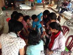 孤児院で子どもたちとワイワイ遊ぶ＼(^o^)／ ぼらぷらカンボジア スタディツアー