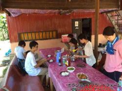食事の様子 ぼらぷらカンボジア 教育ボランティア