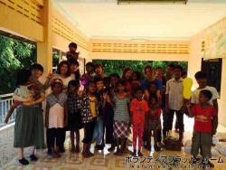 孤児院訪問。みんなフレンドリー！ ぼらぷらカンボジア スタディツアー