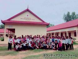 小学校で記念写真！ ぼらぷらカンボジア スタディツアー