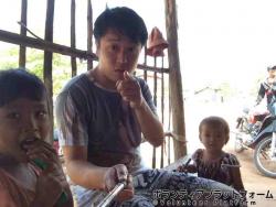 日曜日の村のゆっくりした時間に村長さんの家で ぼらぷらカンボジア 教育ボランティア