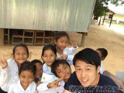 始業式でみんな制服を着ている ぼらぷらカンボジア 教育ボランティア