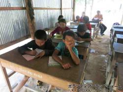 元気な4・5年生クラスの勉強 ぼらぷらカンボジア 教育ボランティア