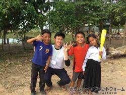 野球ボール、バットを寄付しました ぼらぷらカンボジア 教育ボランティア