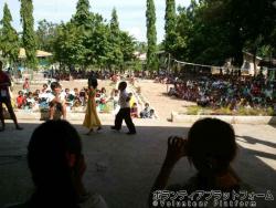 小学校での文化交流。歓迎のダンスと1200人の子供。 ぼらぷらセブ島　日韓比マングローブ植林ボランティア