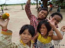 2，3年クラスの女子 ぼらぷらカンボジア 教育ボランティア