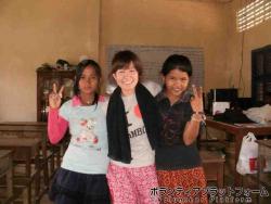 ５年生の女の子と。みんなとても頑張り屋さんでした。 ぼらぷらカンボジア 教育ボランティア