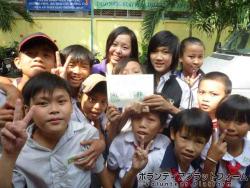 小学校の子どもたちと ぼらぷらベトナム スタディツアー