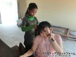 髪を編んでくれました ぼらぷらカンボジア 教育ボランティア