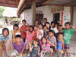 孤児院の子どもたちは人懐っこい子たちばかりです ぼらぷらカンボジア スタディツアー