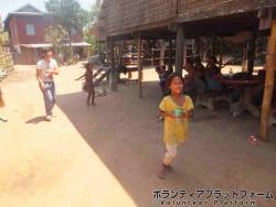 ステイ先の隣家の子どもたち ぼらぷらカンボジア 教育ボランティア