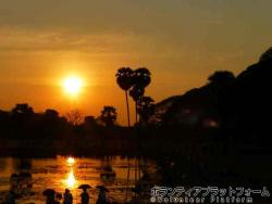 アンコールワットの夕日 ぼらぷらカンボジア スタディツアー