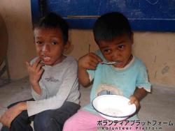 お食事中失礼～笑 ぼらぷらカンボジア 教育ボランティア