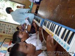 マタピアップ小学校での音楽の授業風景。 ぼらぷらカンボジア　青年海外協力隊スタディツアー