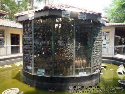 地雷博物館の真ん中に展示されているたくさんの地雷です。 ぼらぷらカンボジア スタディツアー