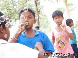 お土産のシャボン玉 ぼらぷらカンボジア 教育ボランティア