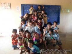 帰国前に担当したクラスの子ども達と！ ぼらぷらカンボジア 教育ボランティア