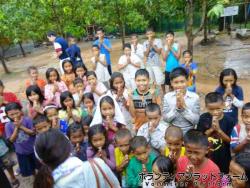 孤児院の子供達が温かく迎えてくれました。 ぼらぷらカンボジア スタディツアー