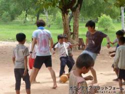 みんなでサッカー ぼらぷらカンボジア 教育ボランティア