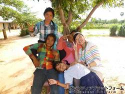 休み時間。木陰は涼しかったです ぼらぷらカンボジア 教育ボランティア