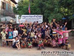 孤児院にて集合写真 ぼらぷらカンボジア スタディツアー