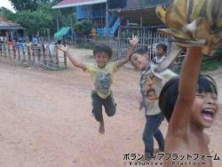 みんなでジャンプしながら写真撮りまくった。 ぼらぷらカンボジア 教育ボランティア