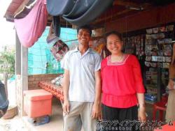 いつも立ち寄っていた売店のパパとママ。 ぼらぷらカンボジア 教育ボランティア