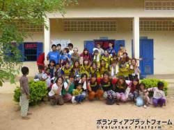 日本人ボランティアみんなの集合写真 ぼらぷらカンボジア 教育ボランティア