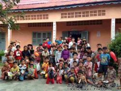 市内小学校の子どもたちと ぼらぷらカンボジア スタディツアー