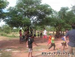 遊ぶ子どもたち ぼらぷらカンボジア スタディツアー