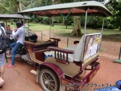 トゥクトゥクという乗り物。日本でいうタクシー？ ぼらぷらカンボジア スタディツアー