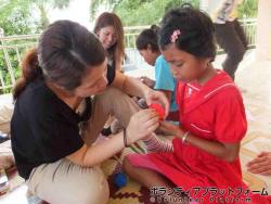 孤児院での交流 ぼらぷらカンボジア スタディツアー