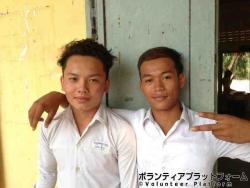 高校にて　一番上の学年の子たちと仲良くなりました。みんなかっこいいです！ ぼらぷらカンボジア　UNICEF事務所訪問 スタディツアー　モニタープラン