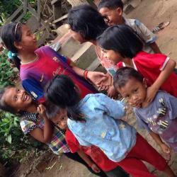 村の子供たち ぼらぷらカンボジア スタディツアー