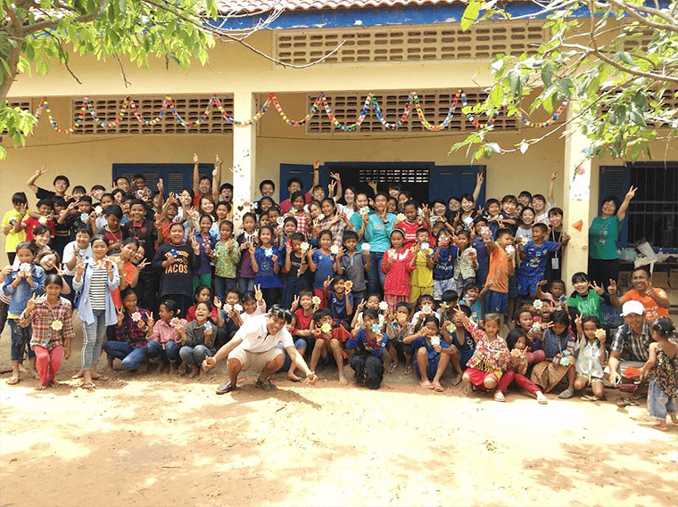 村の小学校で教育ボランティア