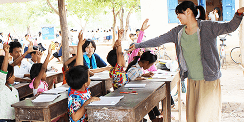 カンボジア村の学校で日本語・英語教育ボランティア