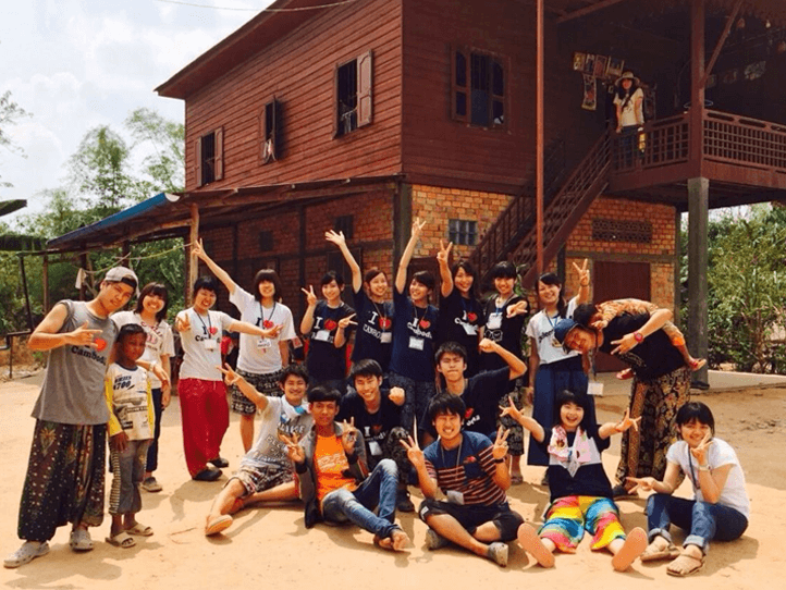 カンボジア農村の一般の家庭にホームステイ