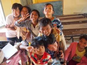 Morimiさんと子どもたち@カンボジア (2)（海外ボランティア）