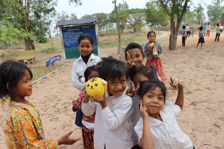 カンボジアの小学校の子どもたち 海外ボランティア 学生募集 Ngoボランティアプラットフォーム
